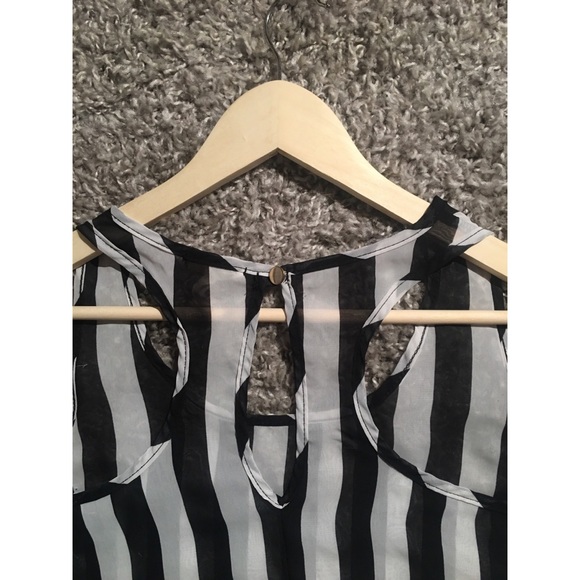 Kirra Vertical Black & White Top w/ Pocket size L - Picture 6 of 6